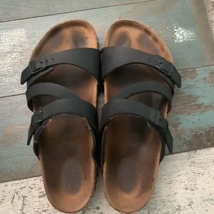 Barely worn black Birkenstocks